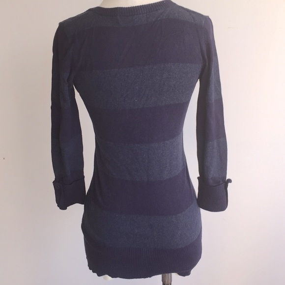 Light Striped Vneck Sweater - Picture 4 of 9